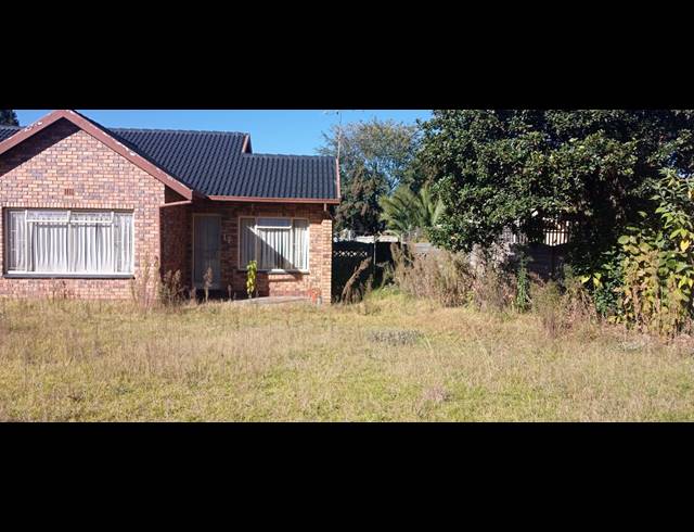 3 BEDROOM FREEHOLD FOR SALE IN CRYSTAL PARK